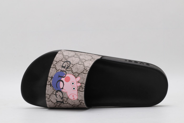 G*u*i slippers