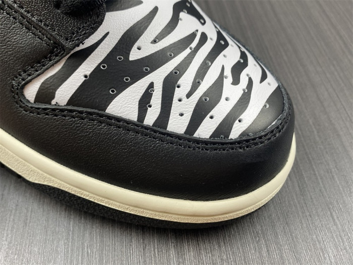 Quartersnacks x Dunk Low SB 
