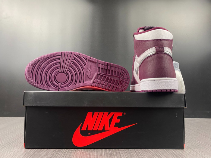 Air Jordan 1 High OG “Bordeaux” 555088-611