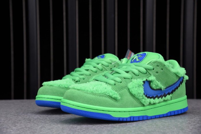 Grateful Dead x Nike SB Dunk Low “Green Bear” CJ5378-300