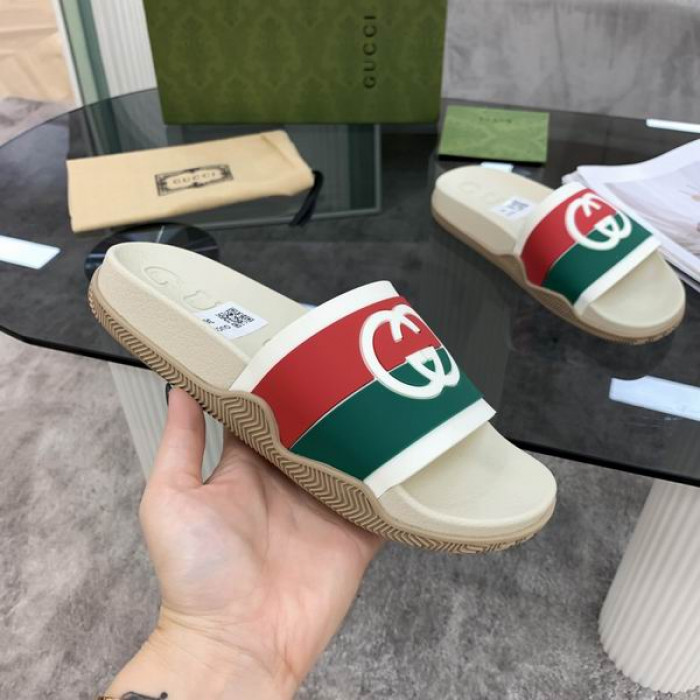 G*u*i slippers