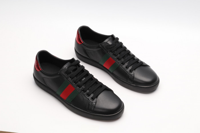 G*u*i low-top sneaker