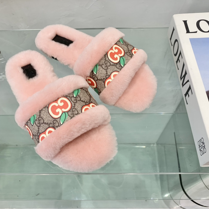 G*u*i slipper