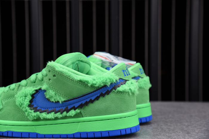 Grateful Dead x Nike SB Dunk Low “Green Bear” CJ5378-300