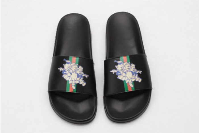 G*u*i slippers