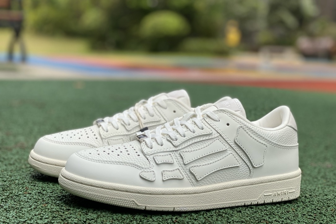 AR1M1 Low-Top Sneaker