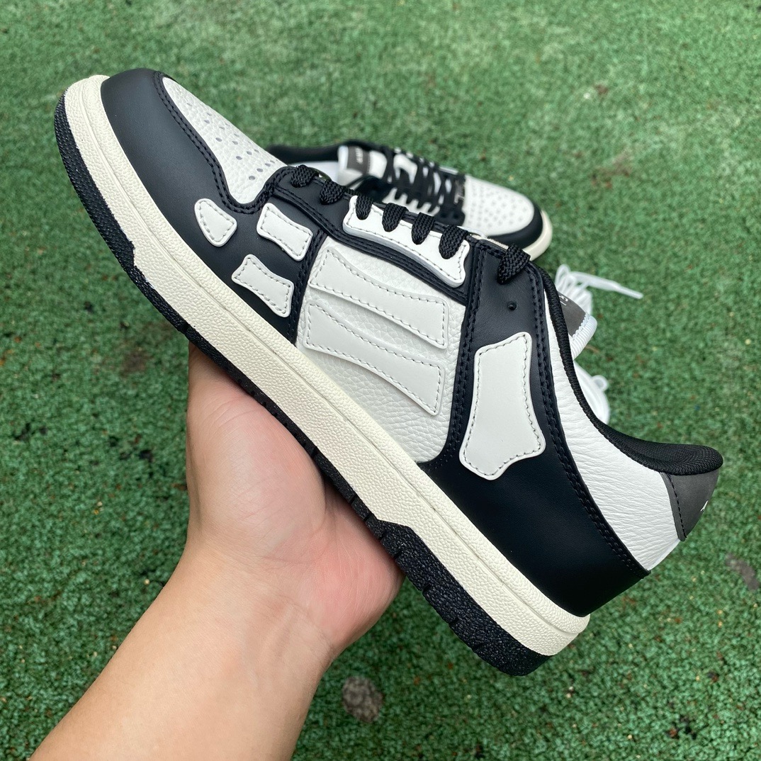 AR1M1 Low-Top Sneaker