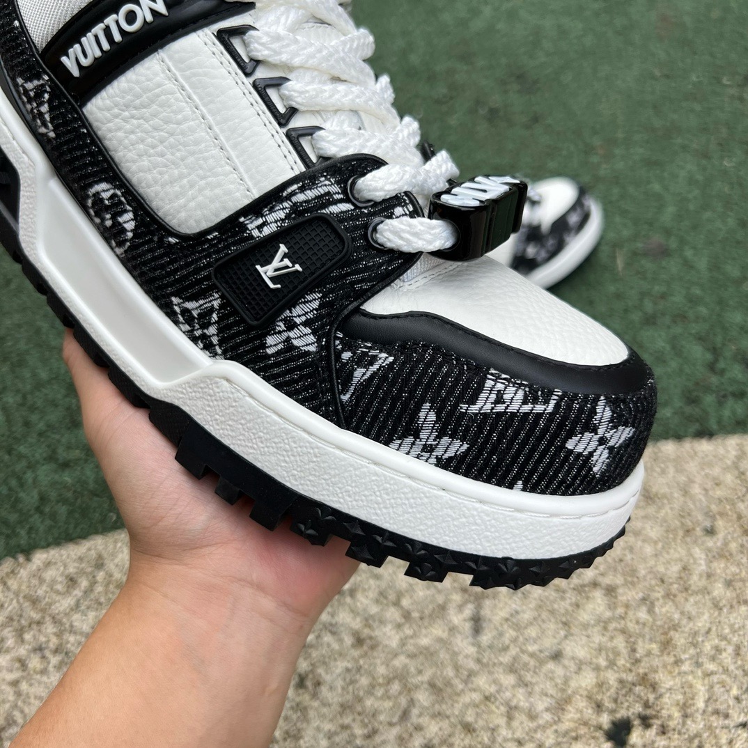 LV TRAINER MAXI White and black denim