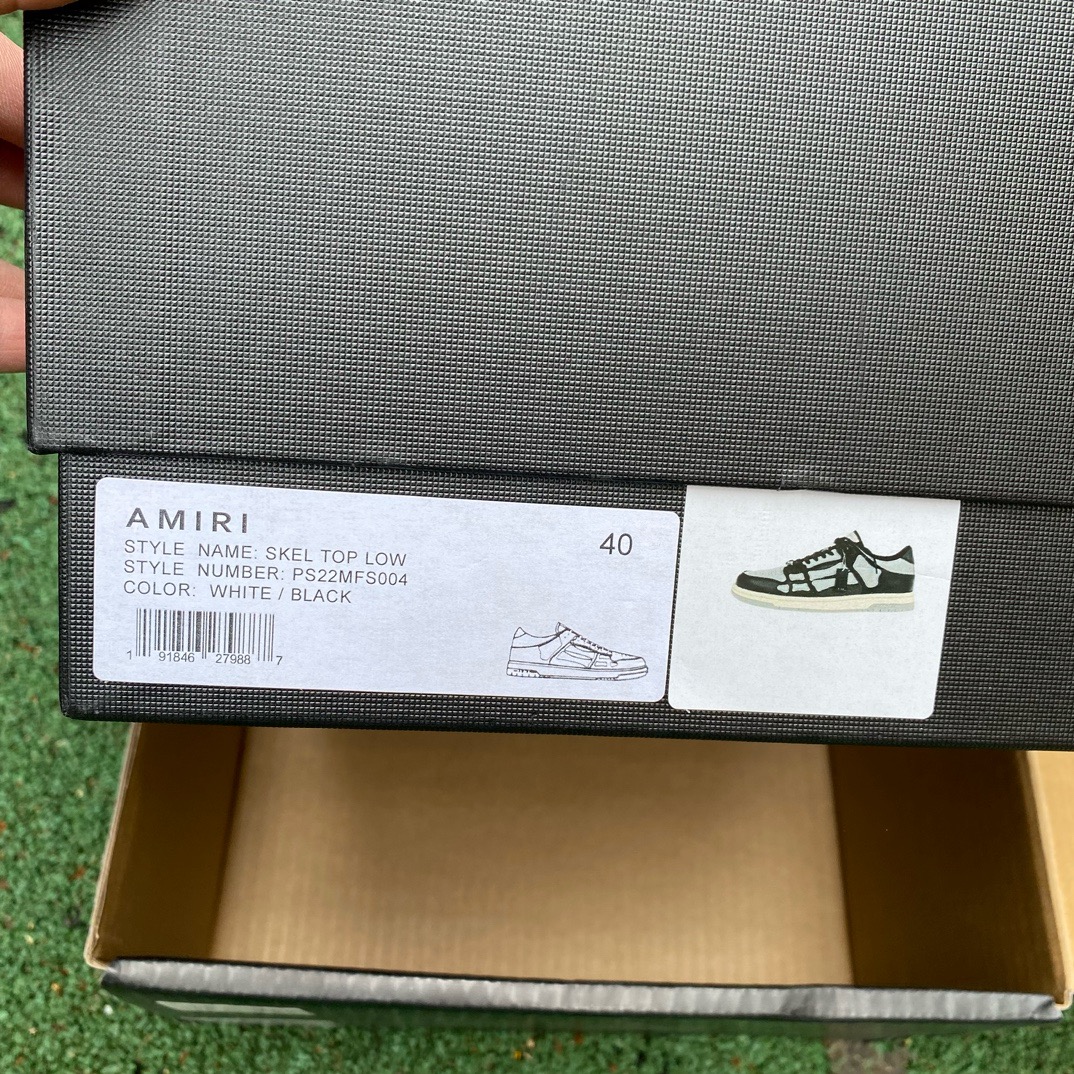 AR1M1 Low-Top Sneaker