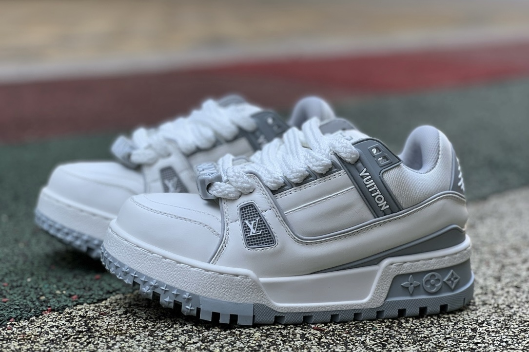 LV TRAINER MAXI White-grey