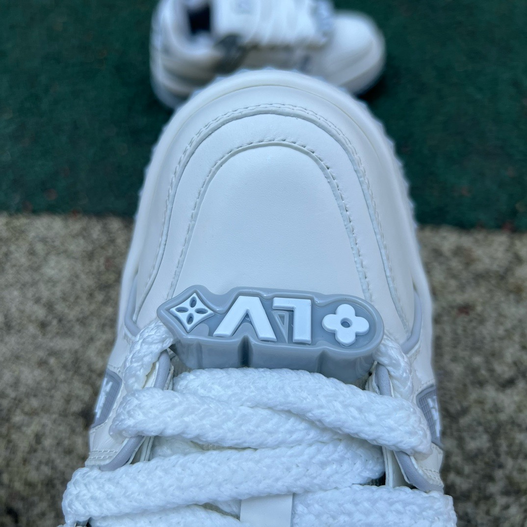 LV TRAINER MAXI White-grey