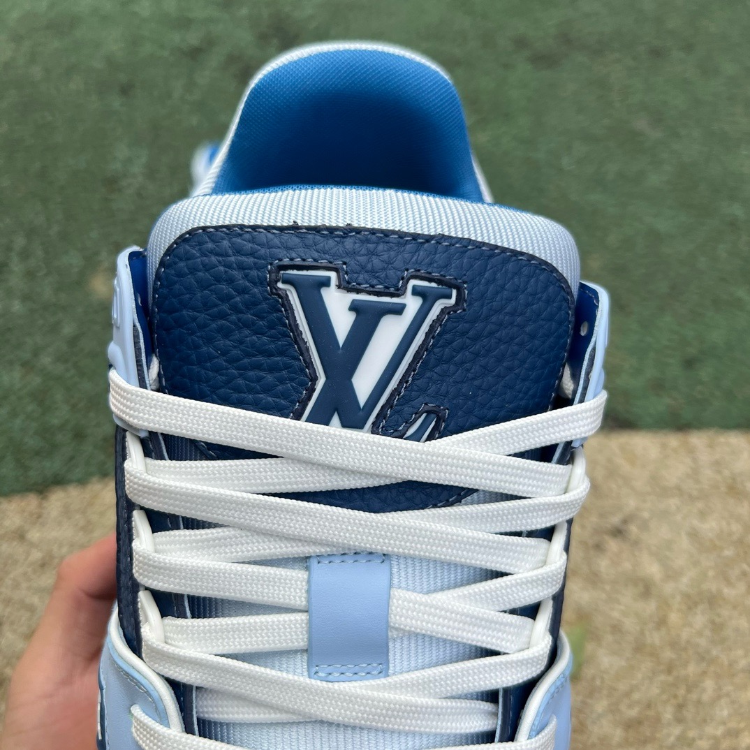 LV TRAINER MAXI Porcelain blue