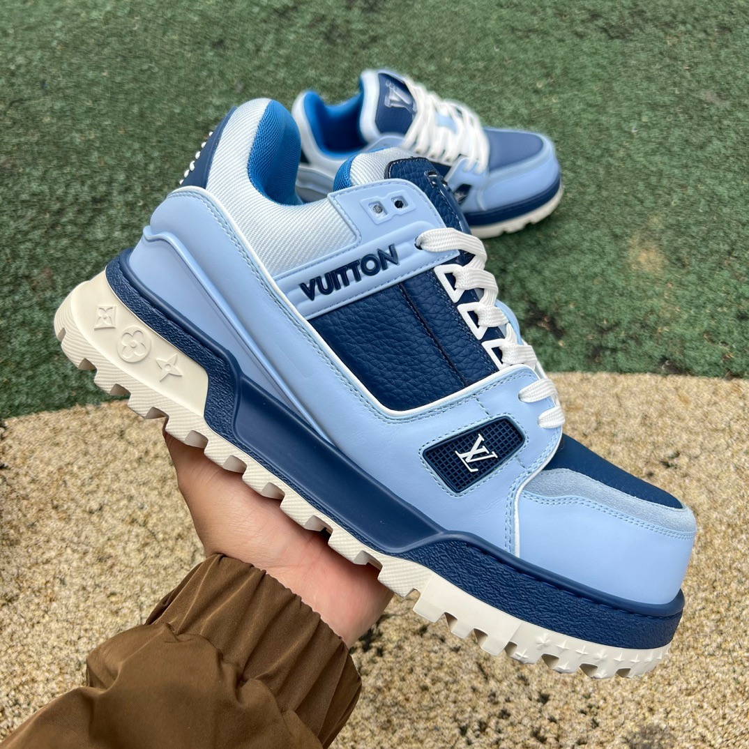 LV TRAINER MAXI Porcelain blue