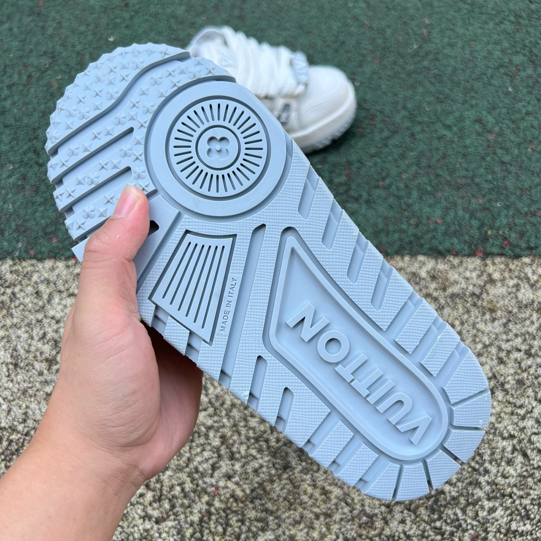 LV TRAINER MAXI White-grey