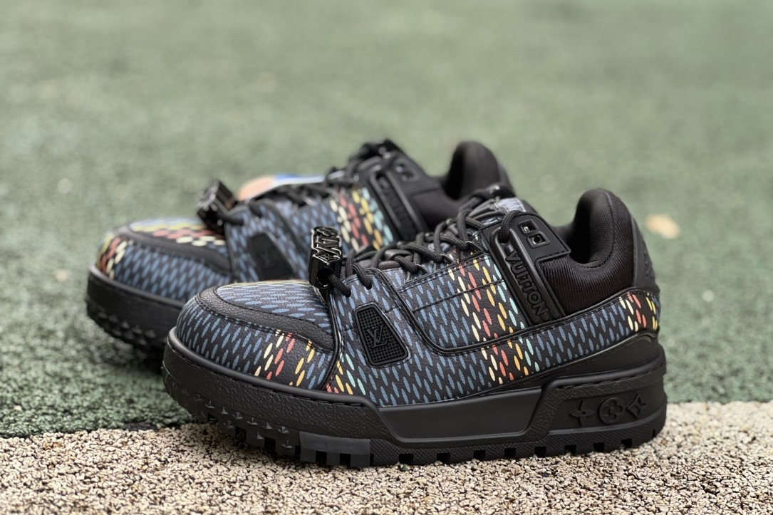 LV TRAINER MAXI Black pattern
