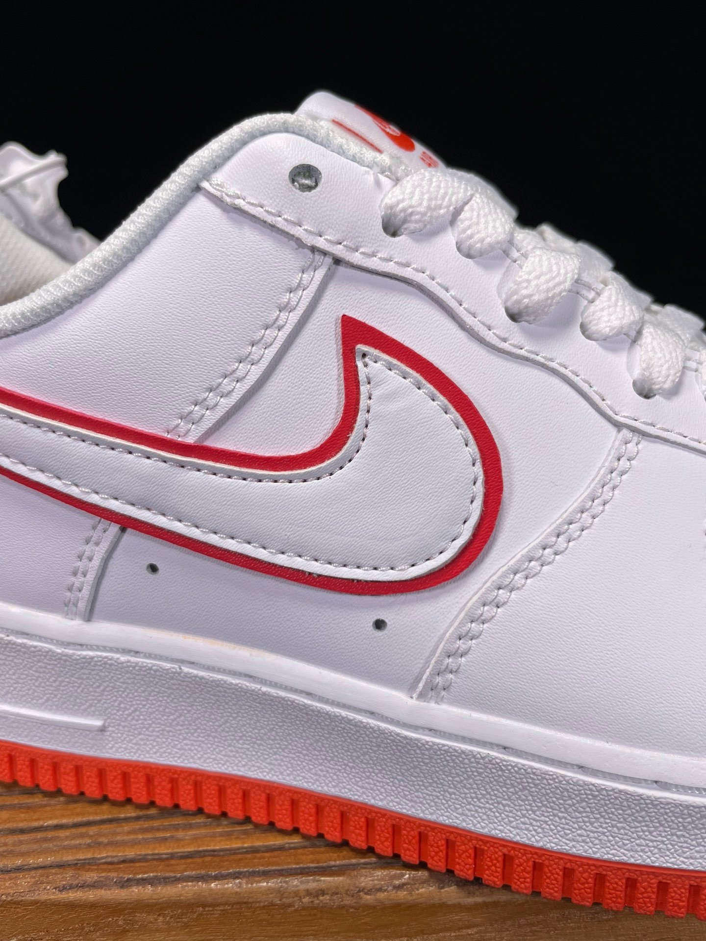 NIKE AIR FORCE 1