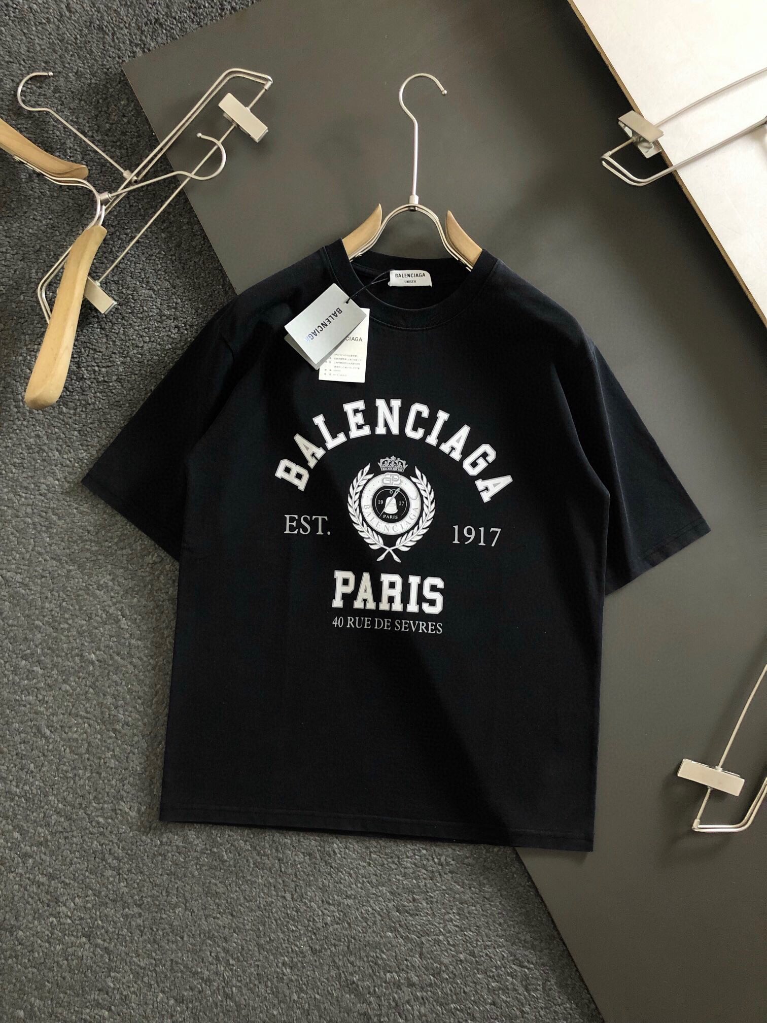 Ba*len*cia*ga t-shirts
