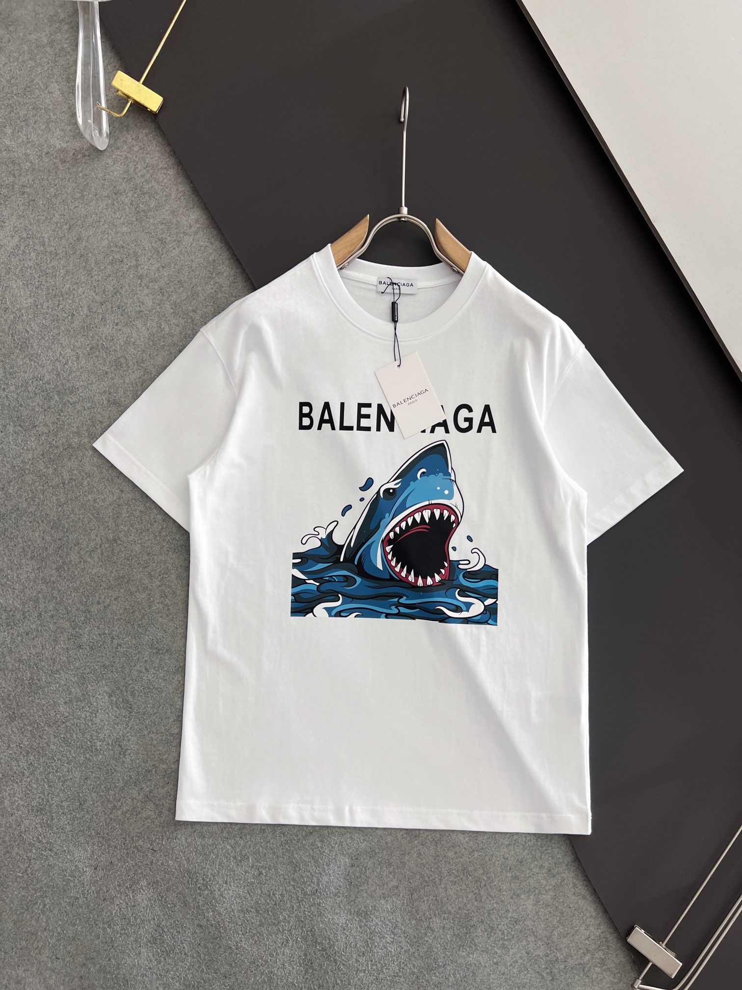 Ba*len*cia*ga t-shirts