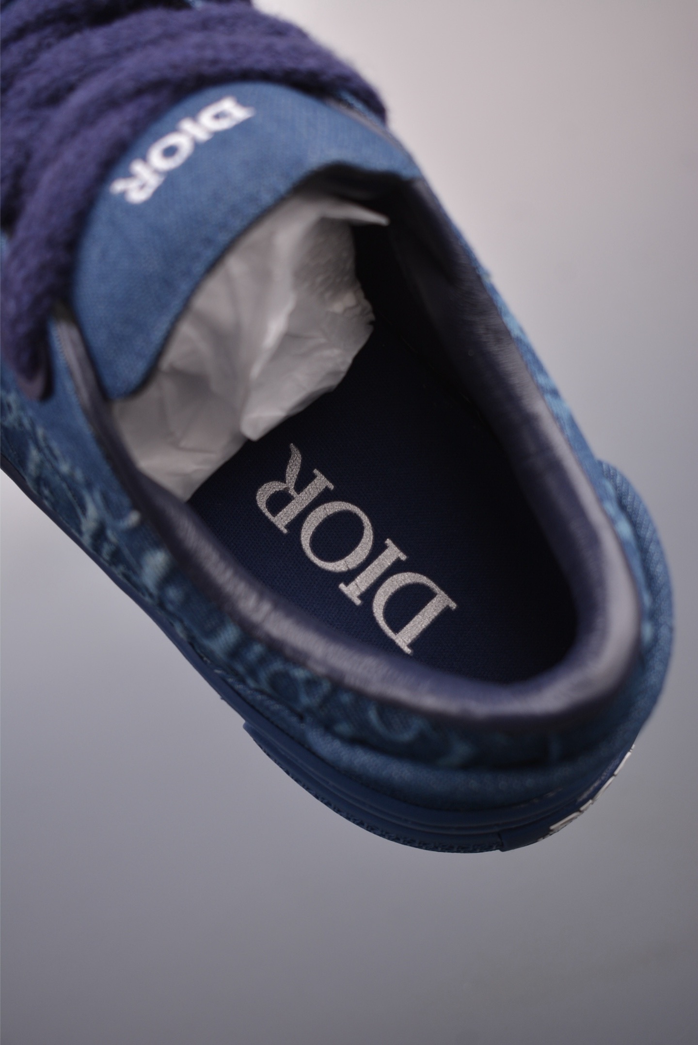 DR B33 SNEAKER