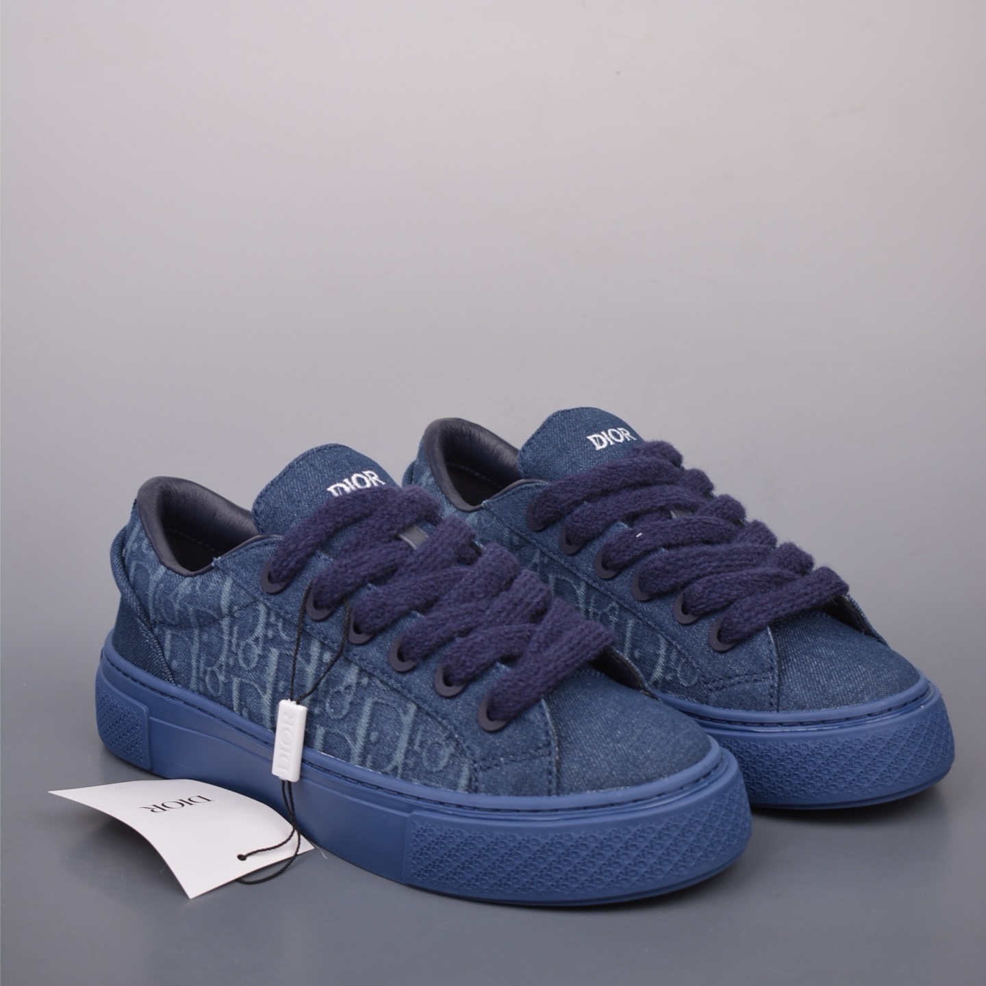 DR B33 SNEAKER