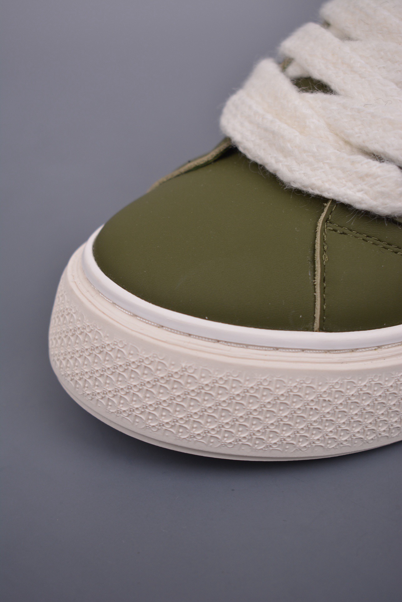 DR B33 SNEAKER