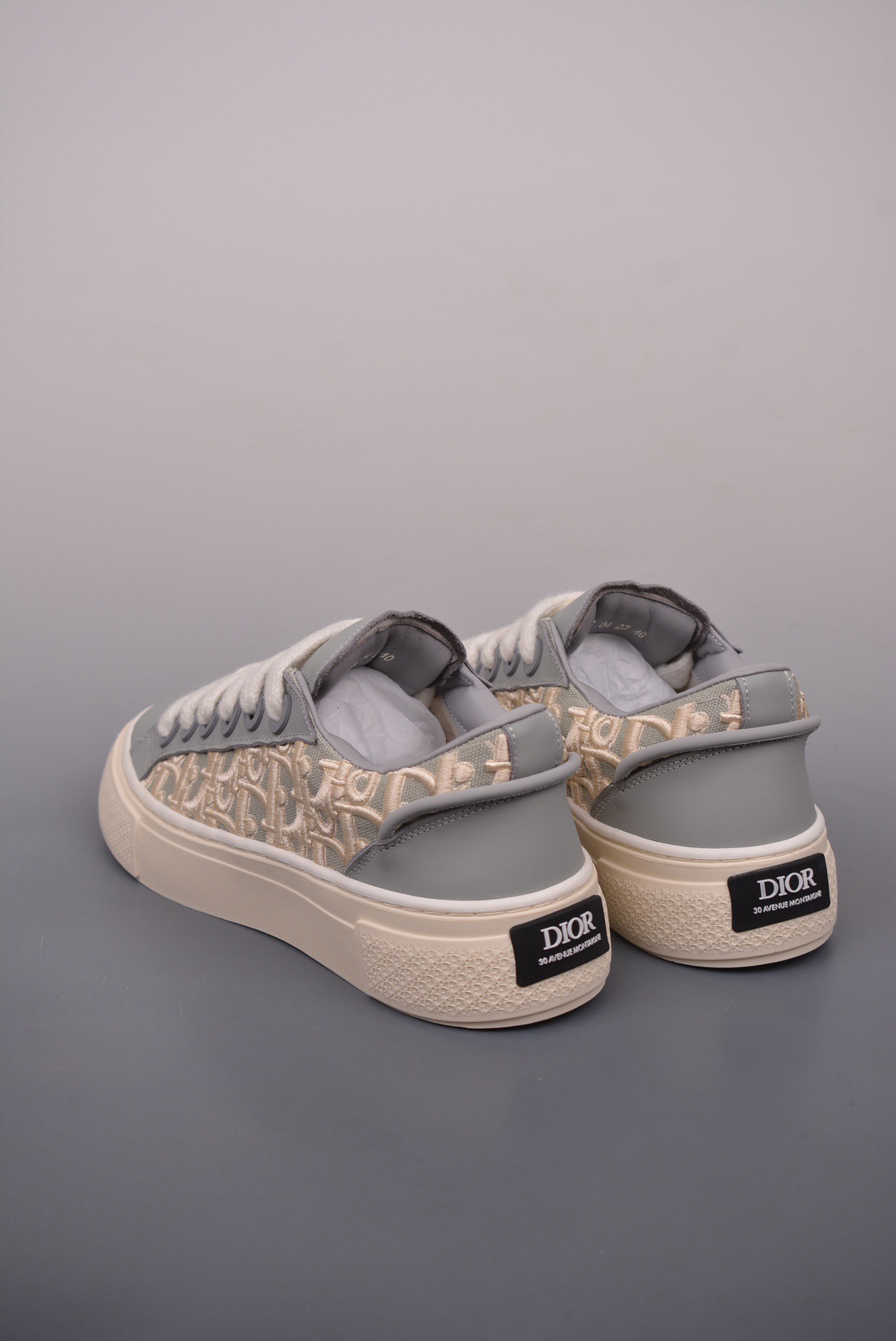 DR B33 SNEAKER