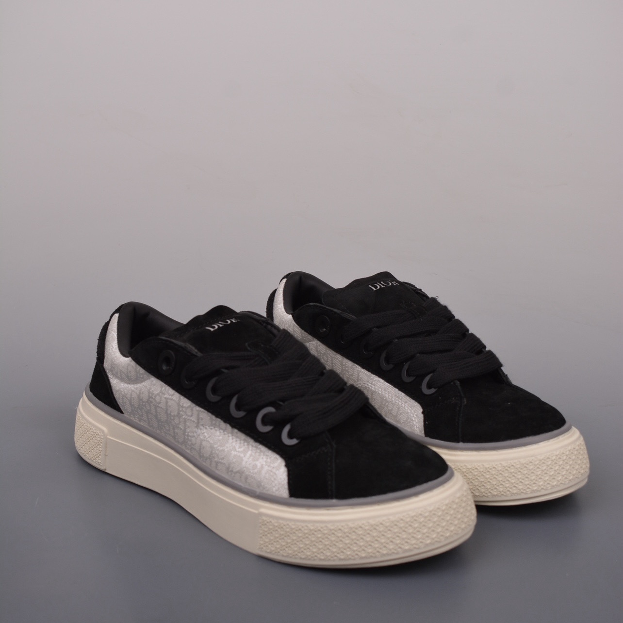 DR B33 SNEAKER