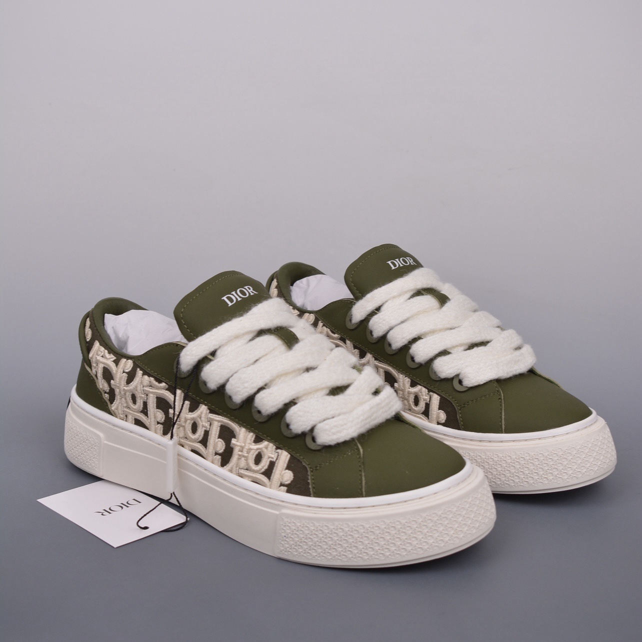 DR B33 SNEAKER