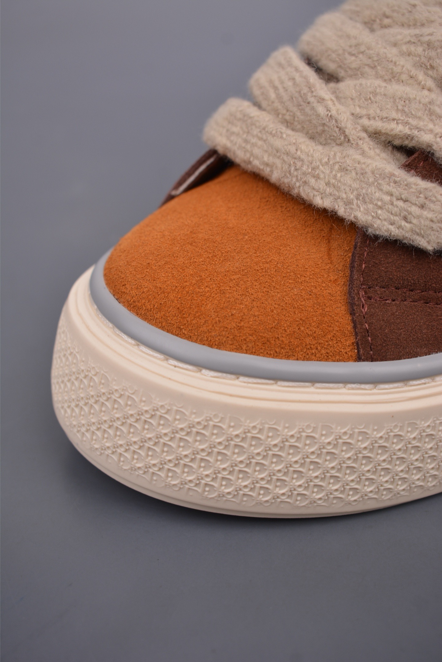 DR B33 SNEAKER