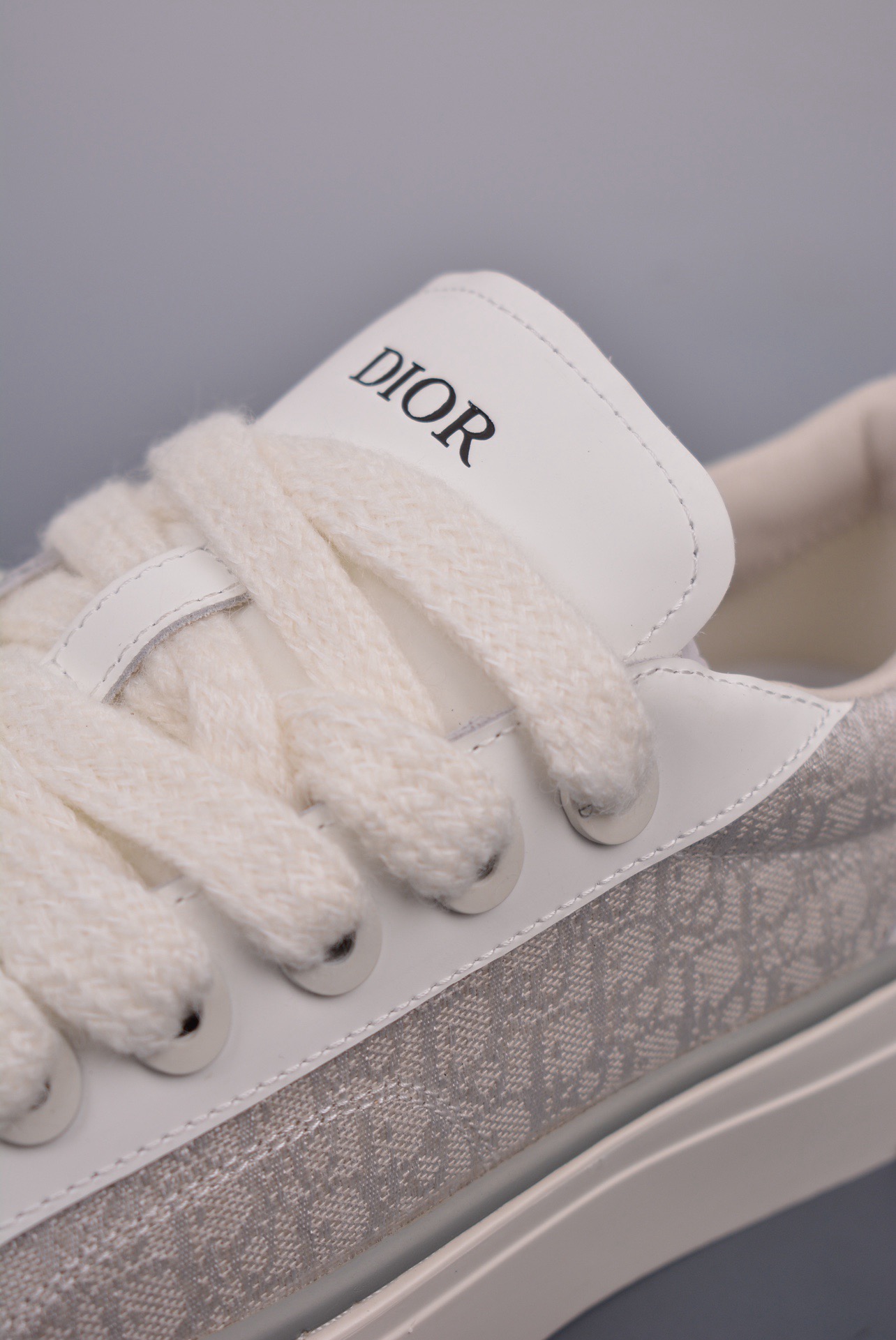 DR B33 SNEAKER