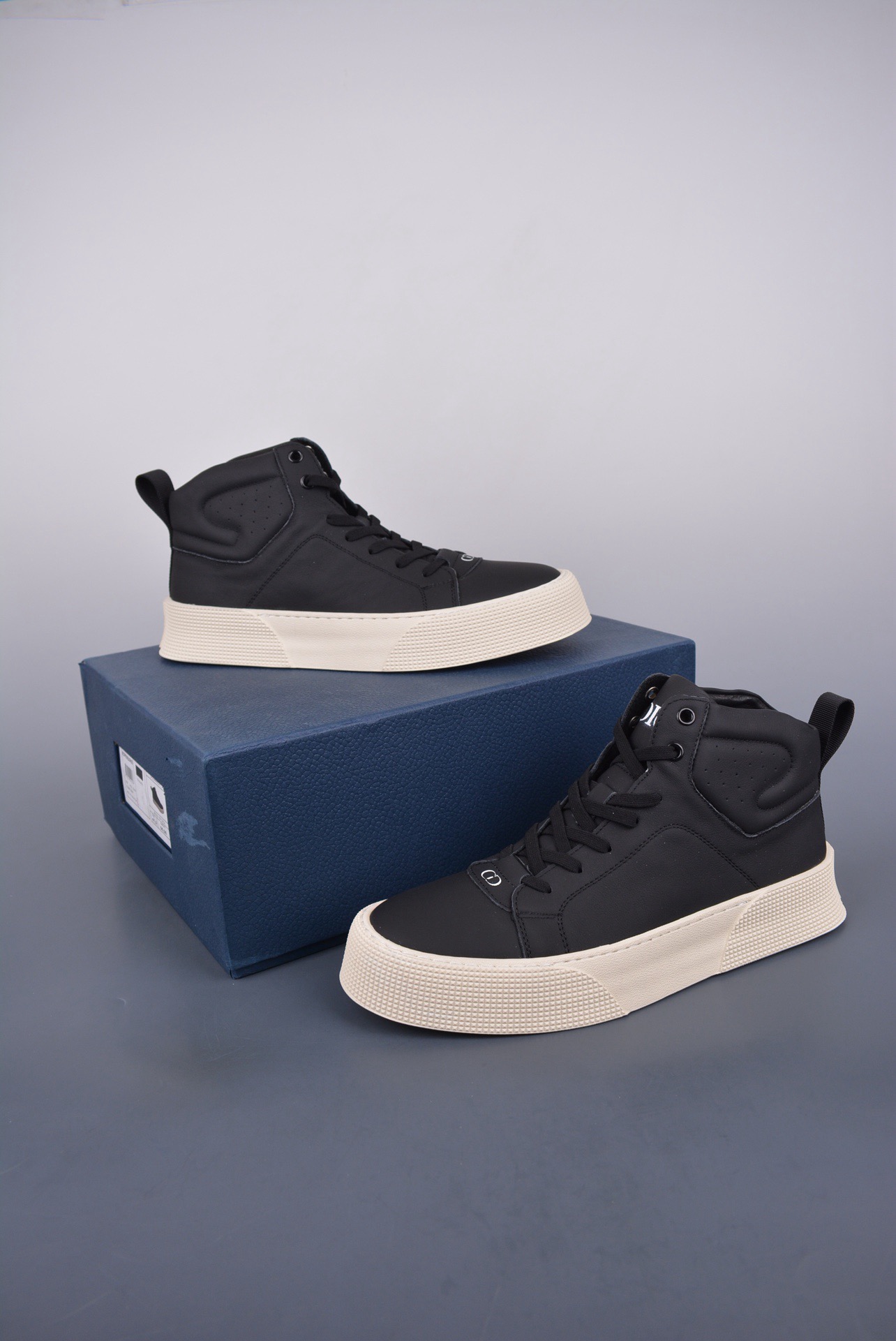 DR B33 SNEAKER