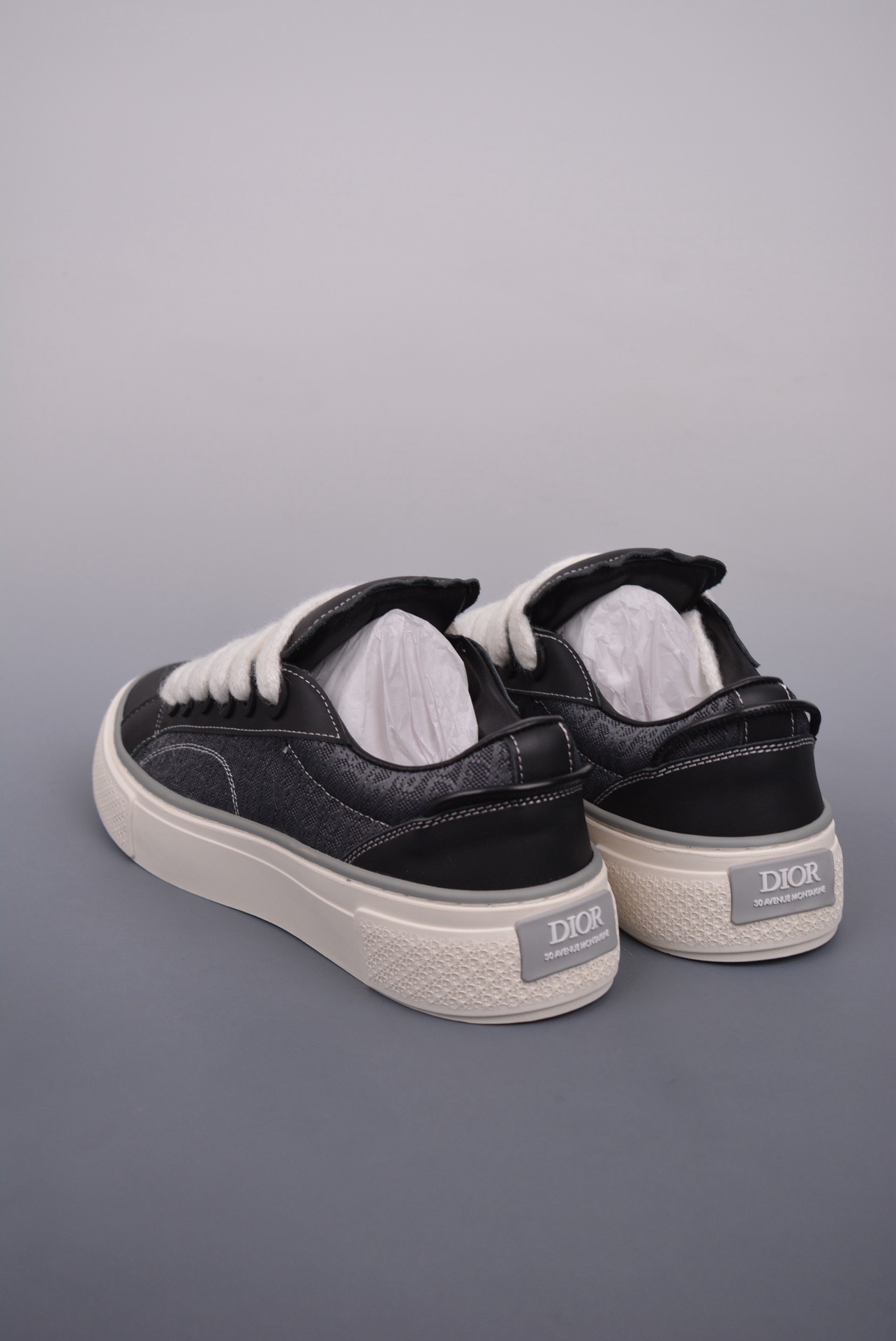DR B33 SNEAKER