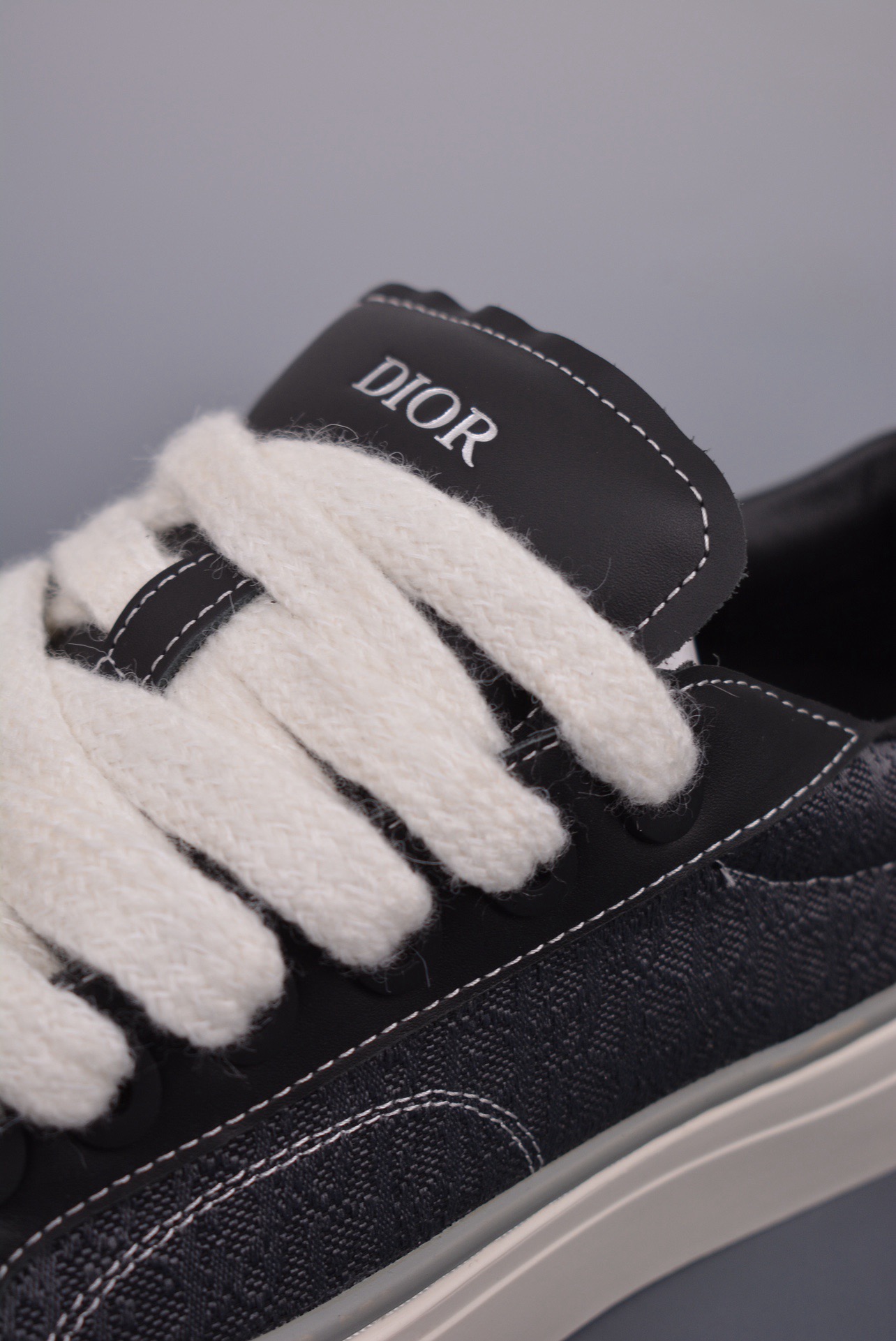 DR B33 SNEAKER